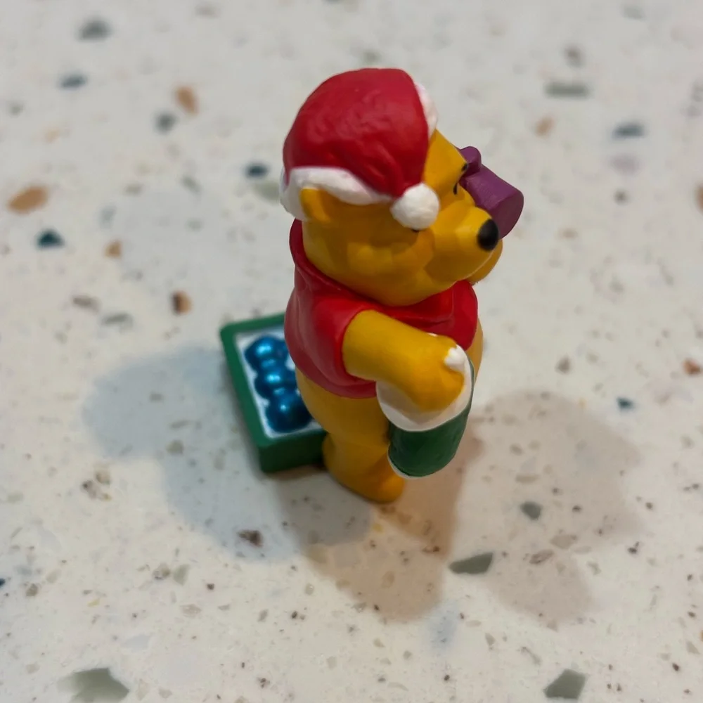 Hallmark Merry Miniatures‎ 1999 Winnie the Pooh Figurine Christmas at Pooh’s